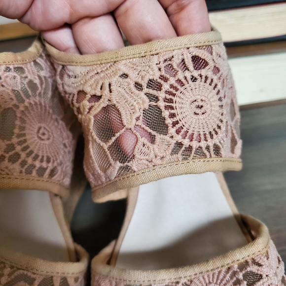 Fergalicious KRAZY Slingback Wedge Sandals Sheer Lace Mesh womens sz 8 - Picture 4 of 9